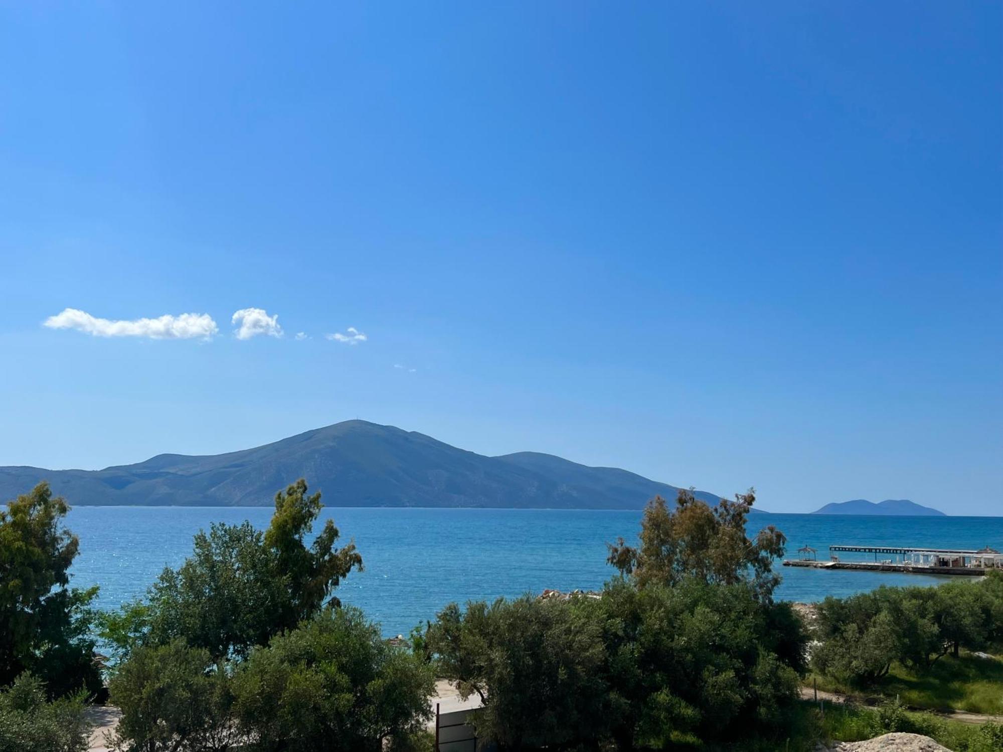 Hotel Divers Vlorë Exteriör bild