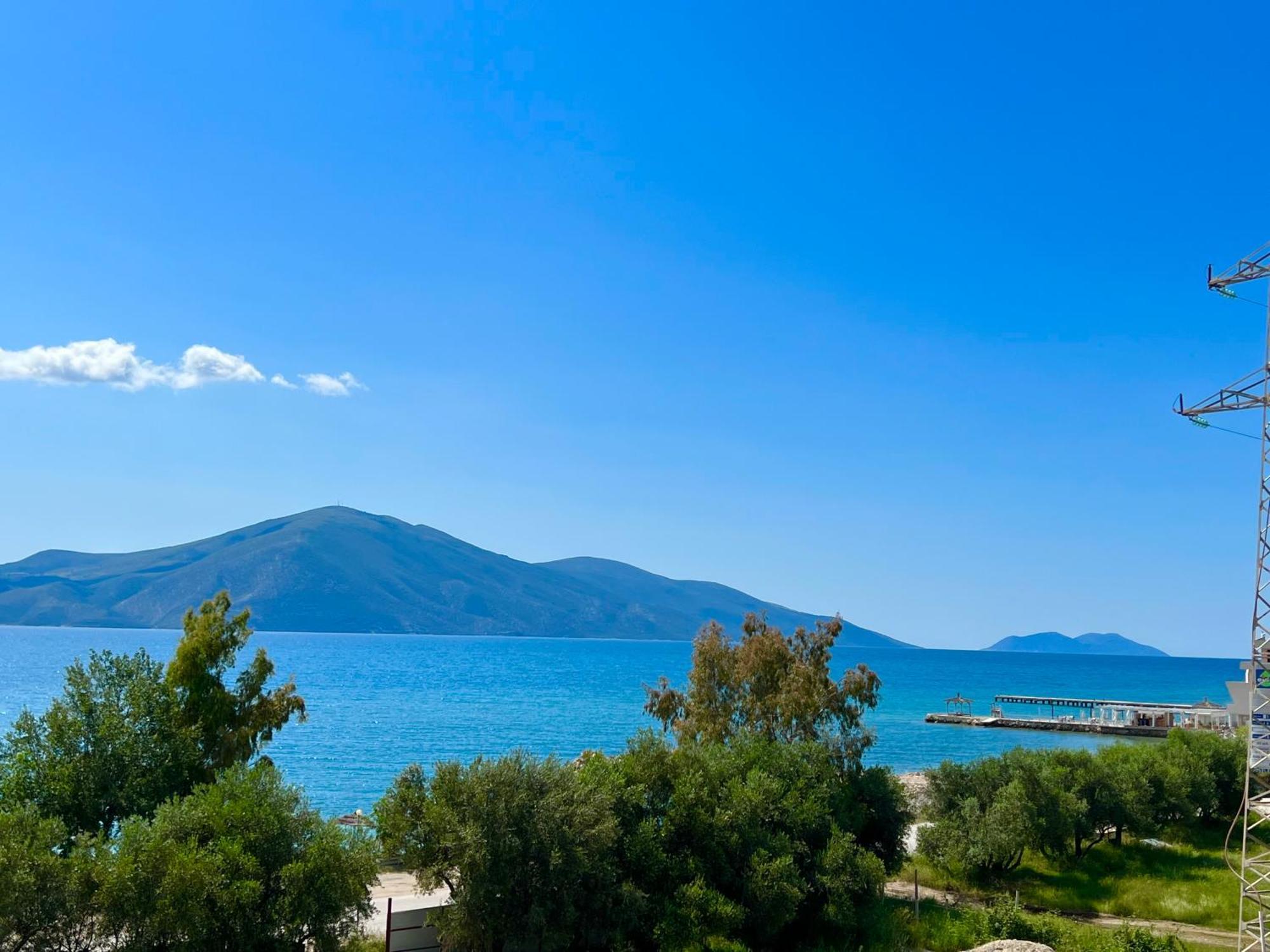 Hotel Divers Vlorë Exteriör bild