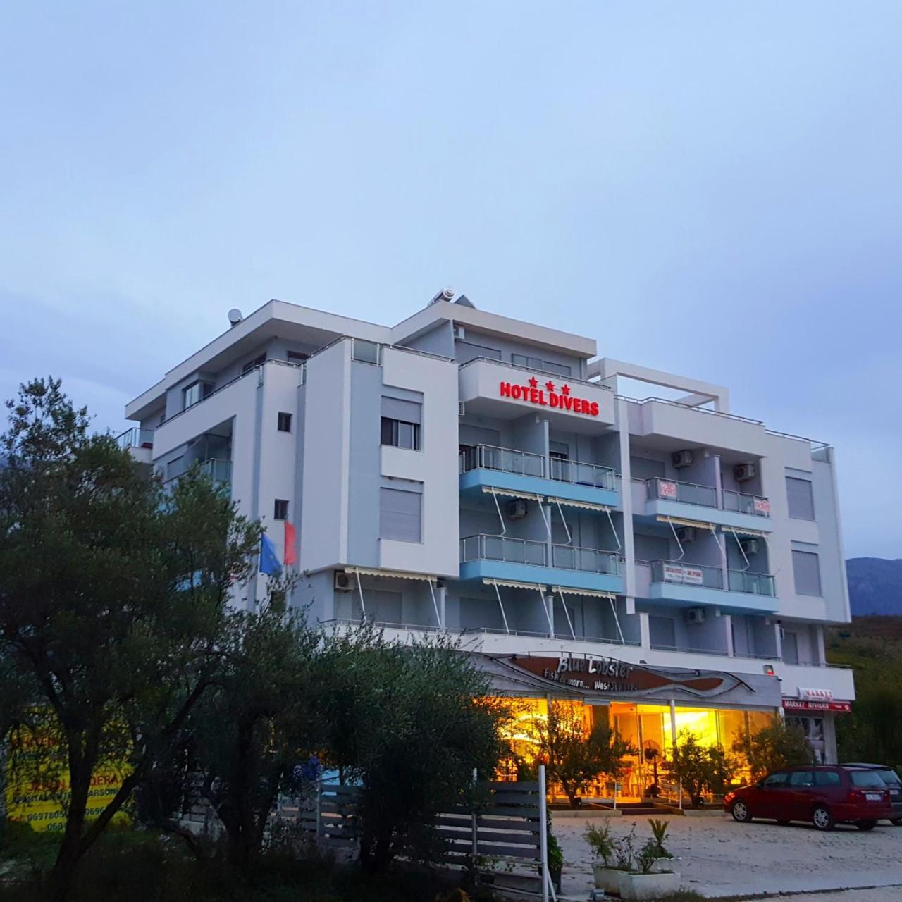 Hotel Divers Vlorë Exteriör bild