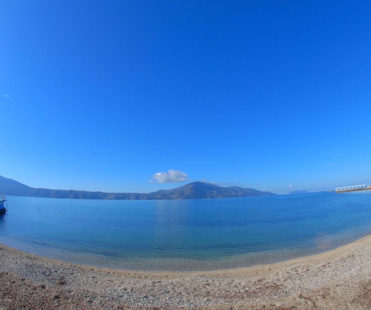 Hotel Divers Vlorë Exteriör bild